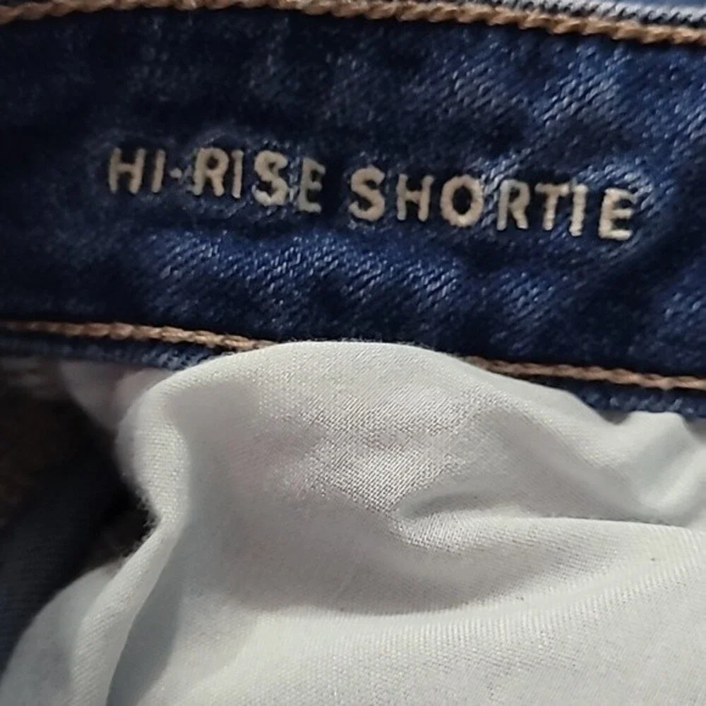 American Eagle Medium Wash High-Rise Shortie Super Stretch Jean Shorts. Size 4. - Picture 6 of 6